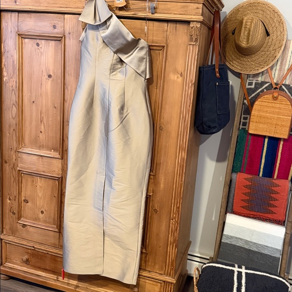 Sachin & Babi Bonnie Gown - Picture 9 of 12